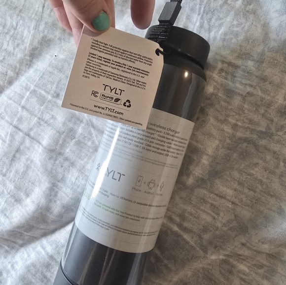NWT TYLT Black Drink Bottle 2.0 With Charger - Picture 5 of 8